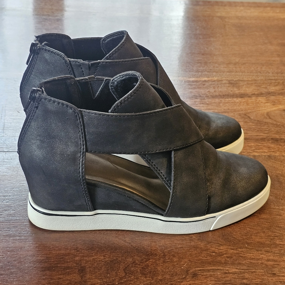 Maurices Gloria Wedge Ankle Shoes Cut Out Sides Black Booties Womens Size 10